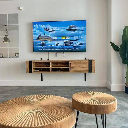 Elegant Centric Vibrant Pool Jacuzzi Free Parking Apartment Miami Bagian luar foto