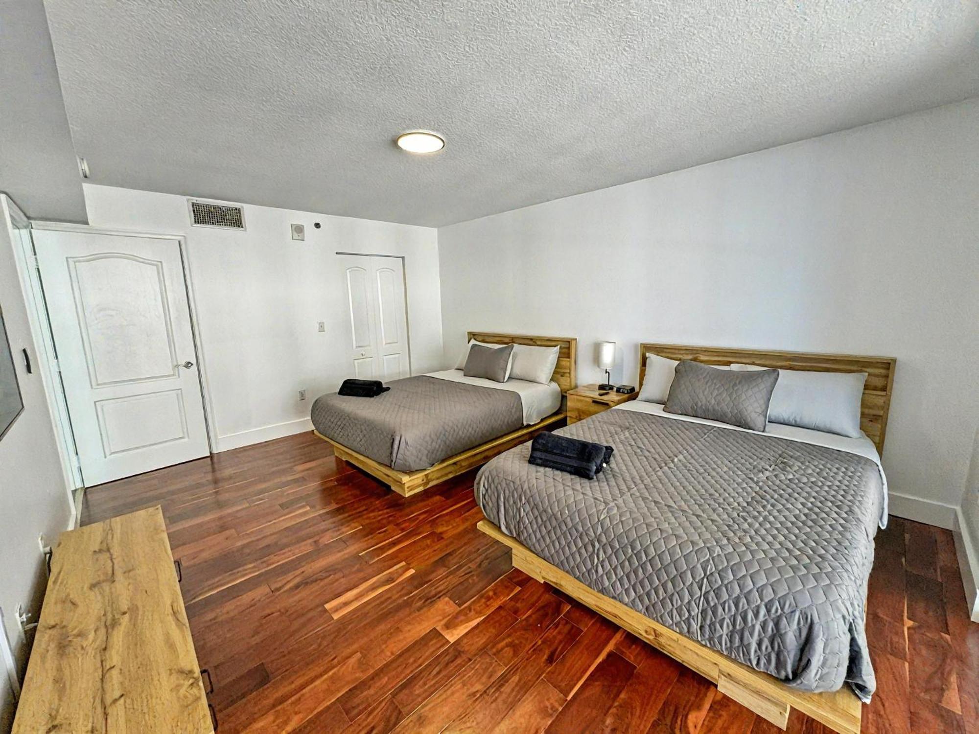 Elegant Centric Vibrant Pool Jacuzzi Free Parking Apartment Miami Bagian luar foto