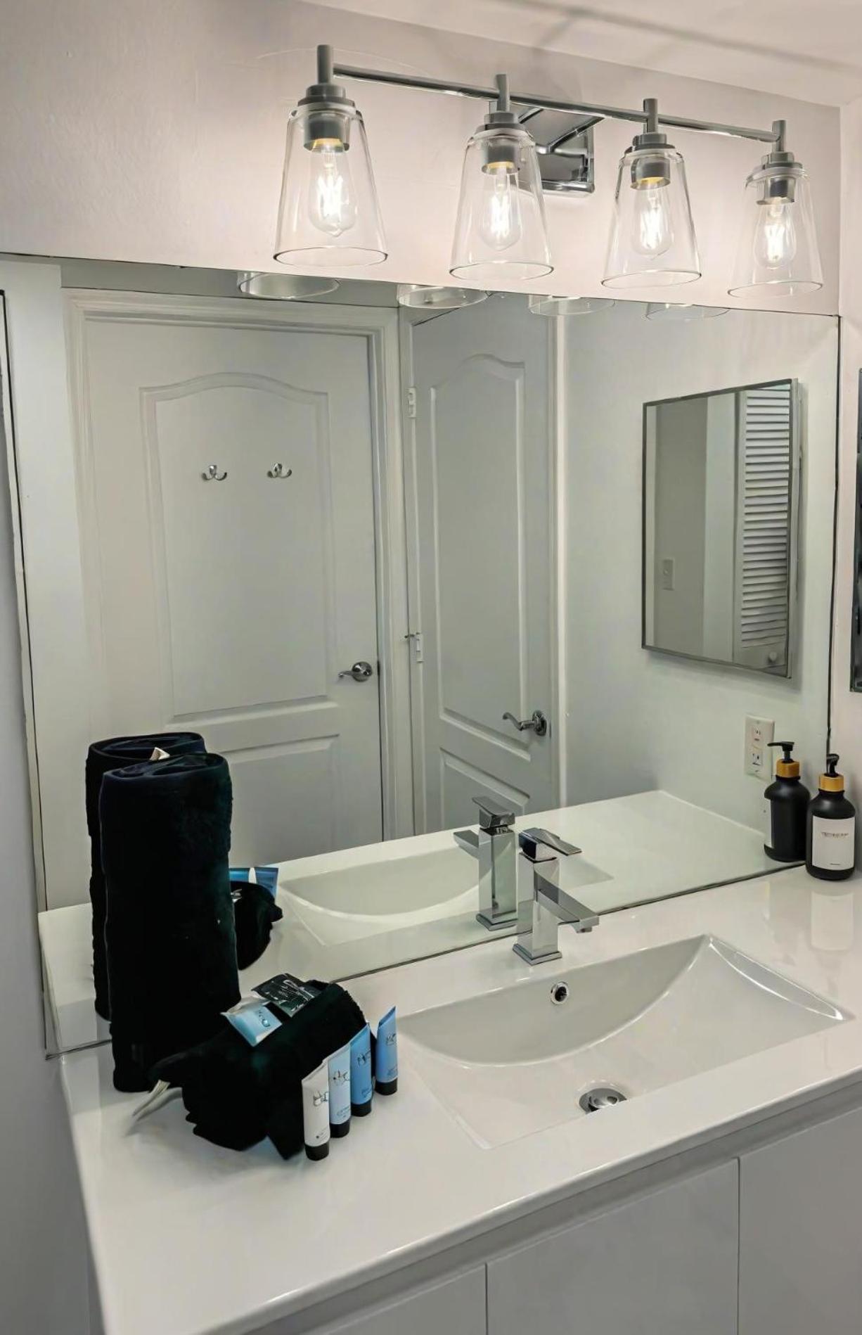 Elegant Centric Vibrant Pool Jacuzzi Free Parking Apartment Miami Bagian luar foto
