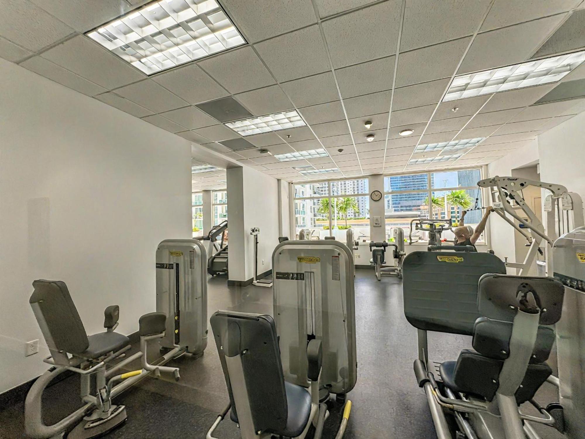 Elegant Centric Vibrant Pool Jacuzzi Free Parking Apartment Miami Bagian luar foto