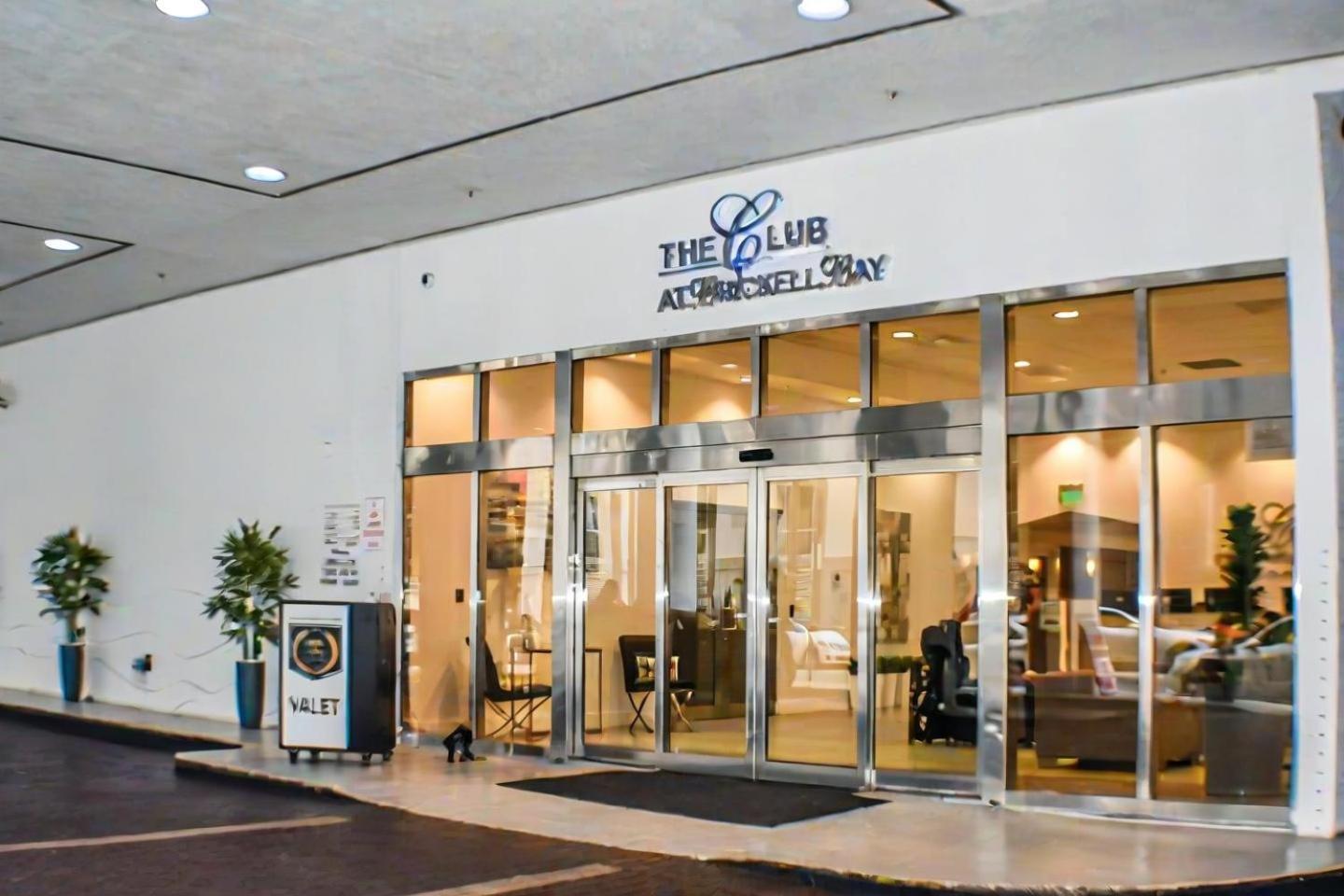 Elegant Centric Vibrant Pool Jacuzzi Free Parking Apartment Miami Bagian luar foto