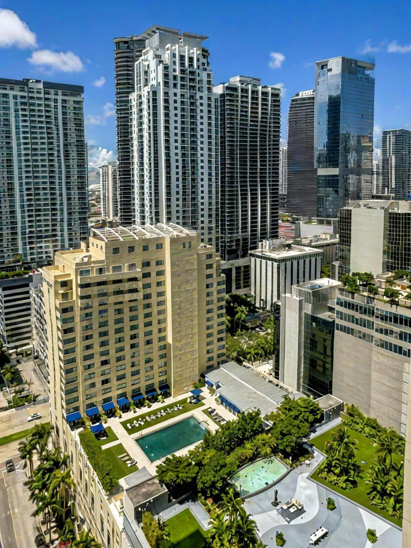 Elegant Centric Vibrant Pool Jacuzzi Free Parking Apartment Miami Bagian luar foto
