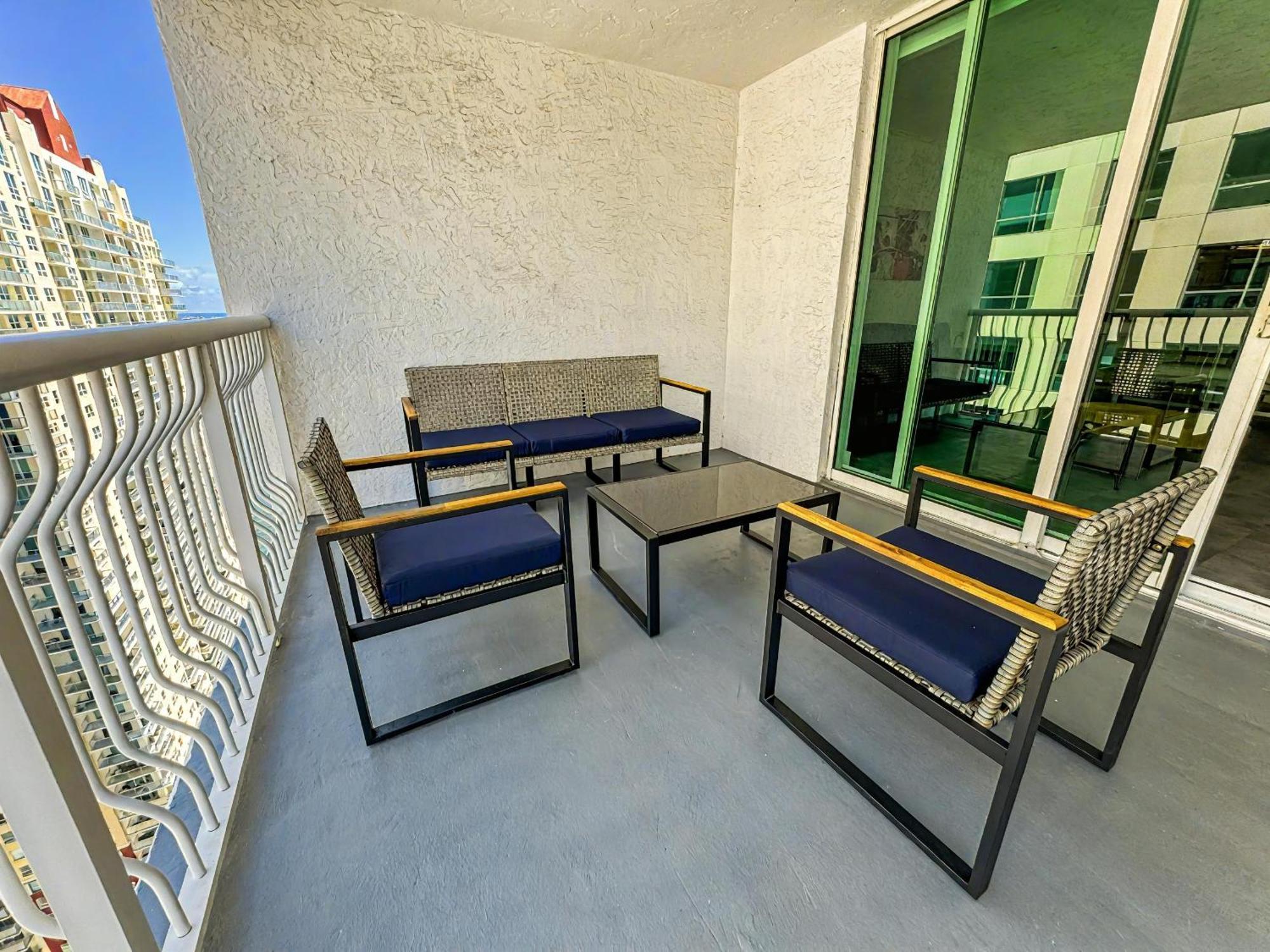 Elegant Centric Vibrant Pool Jacuzzi Free Parking Apartment Miami Bagian luar foto