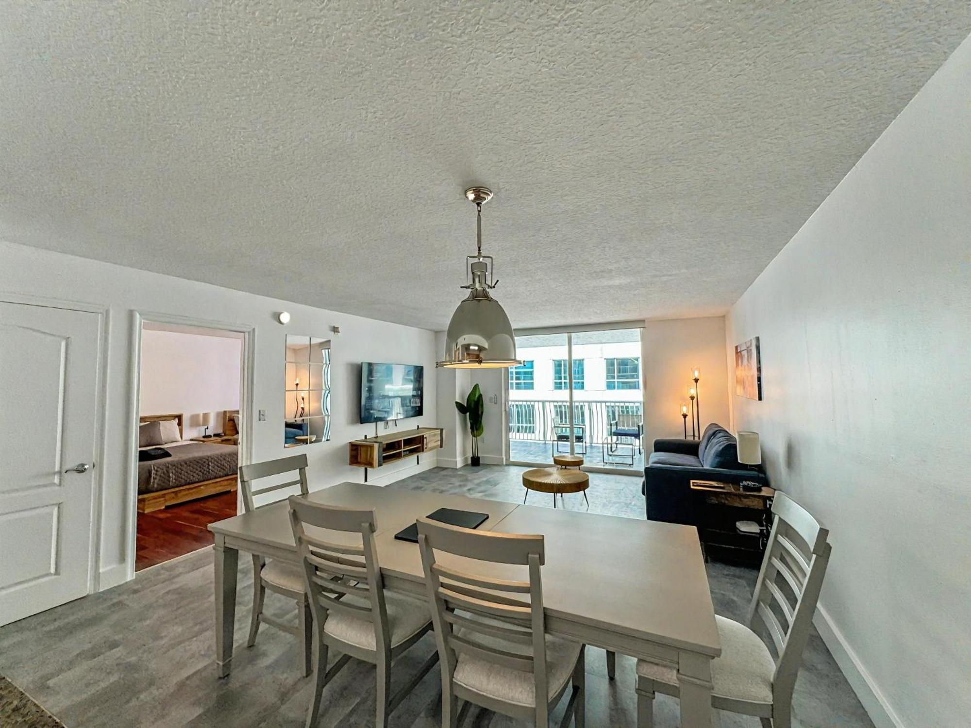 Elegant Centric Vibrant Pool Jacuzzi Free Parking Apartment Miami Bagian luar foto