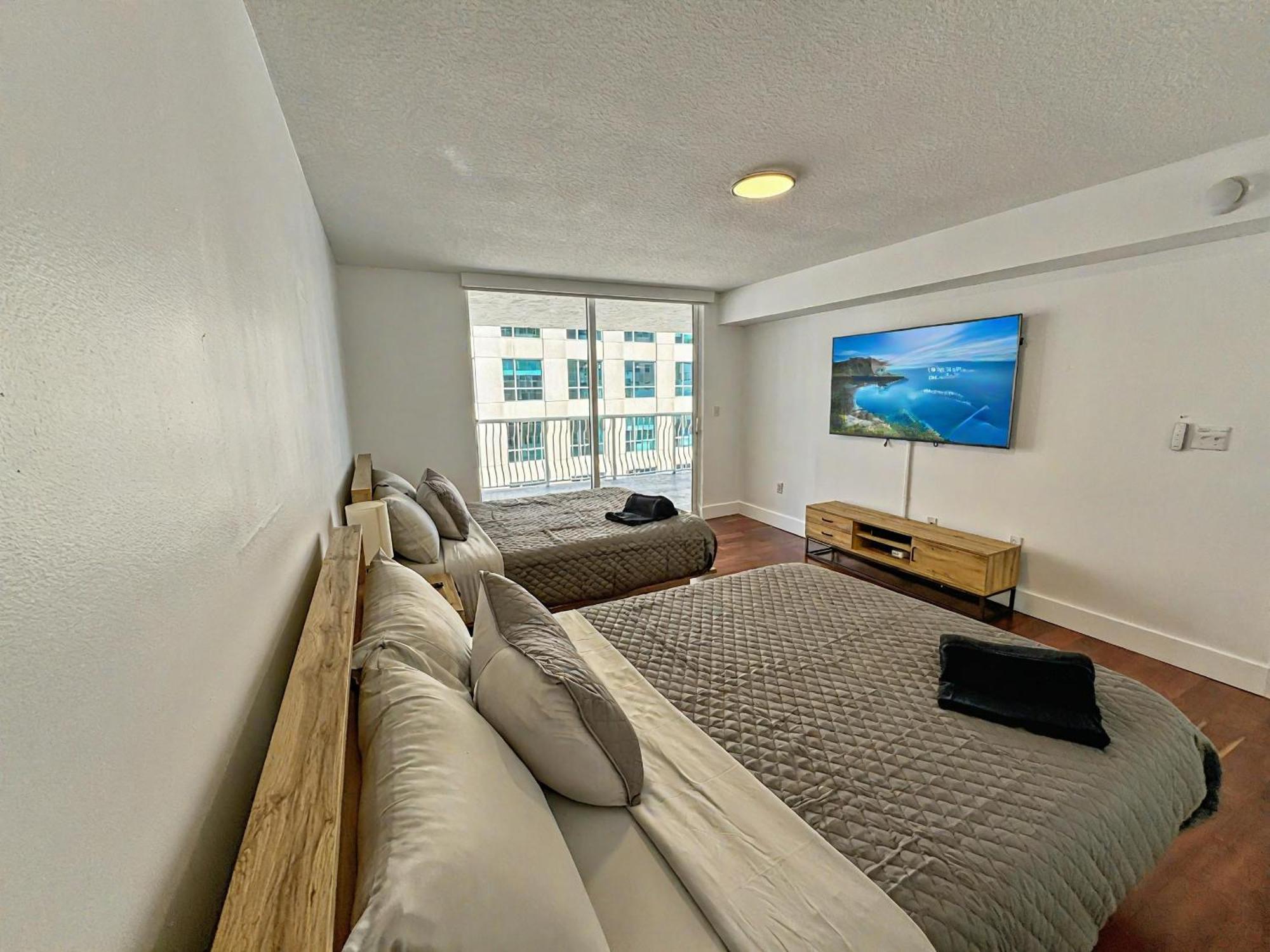 Elegant Centric Vibrant Pool Jacuzzi Free Parking Apartment Miami Bagian luar foto