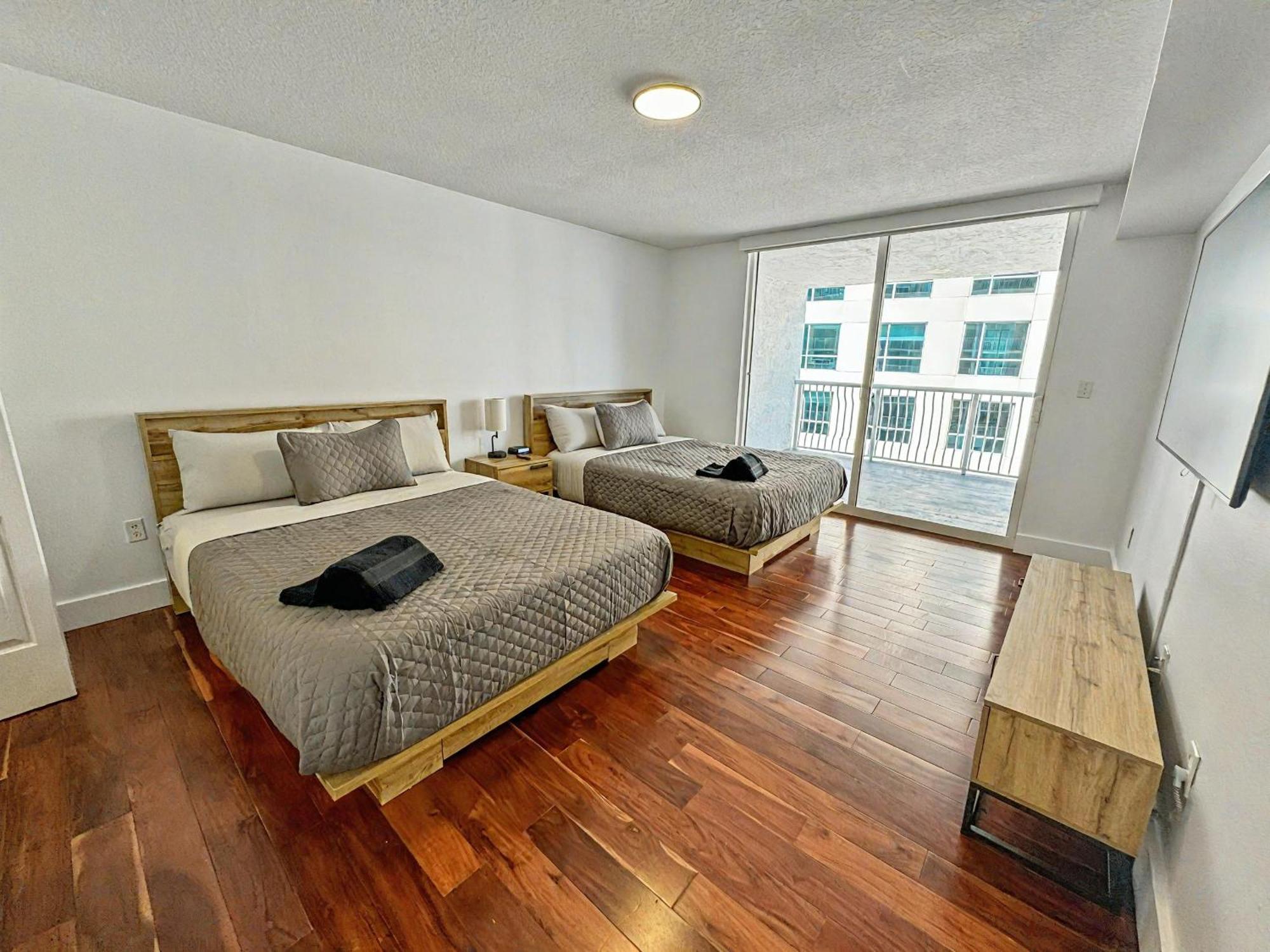 Elegant Centric Vibrant Pool Jacuzzi Free Parking Apartment Miami Bagian luar foto
